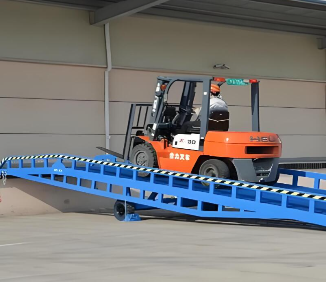 潮州移动式卸货平台（叉车用）